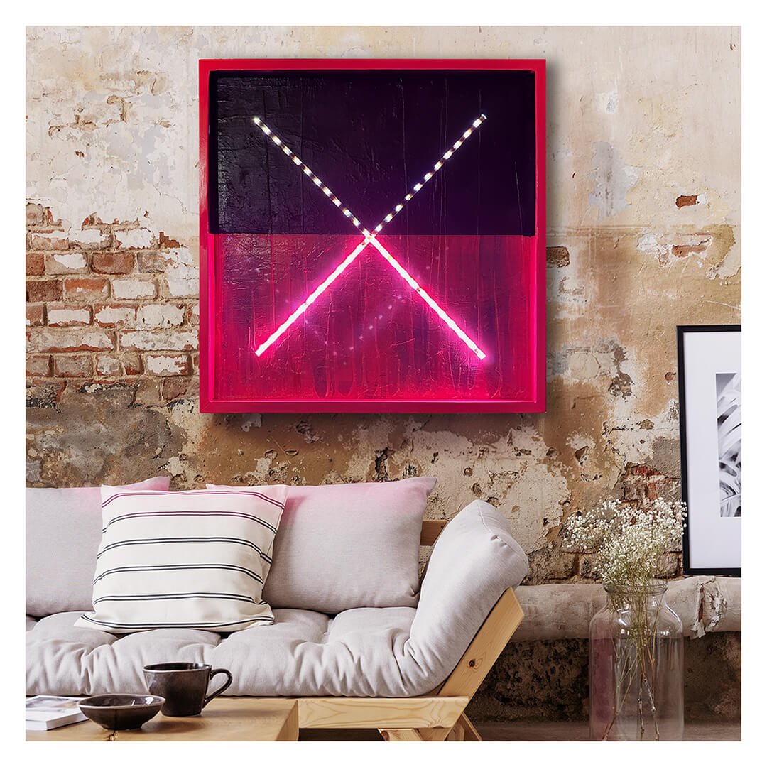 Kunstwerk X marks the spot van Karel van Griensven – gelaagde kunst met LED-kruis.